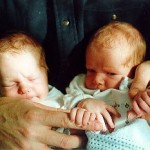 Twins-babies-hold-hand-935969_10151769984764652_40315158_n